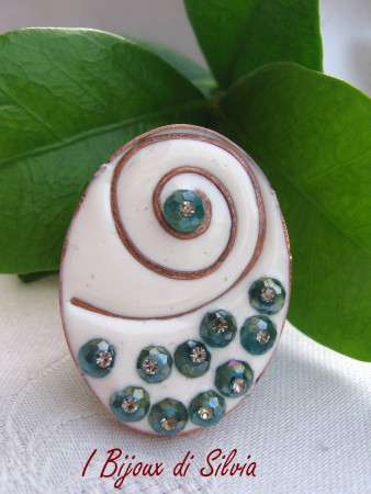 Anello descritto in precedenza visto frontalmente.